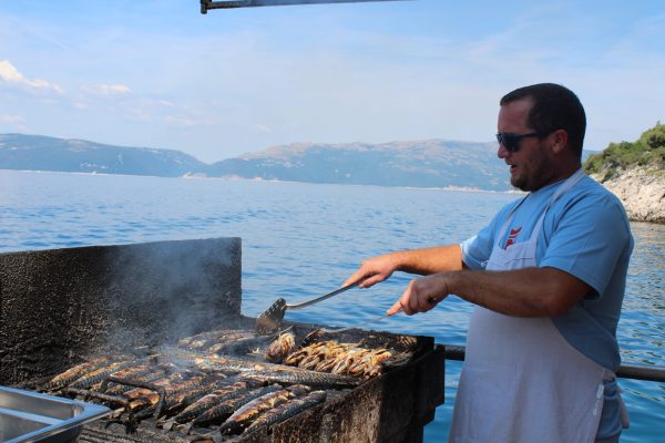 grill-fish-scaled